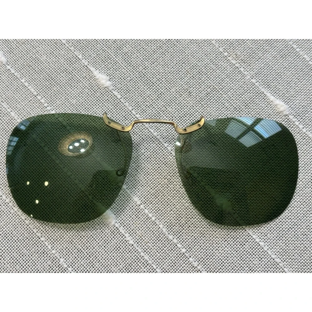 Vintage Cool Polaroid Gold Tone Metal Rimless Clip-On Sunglasses w/Green Lenses